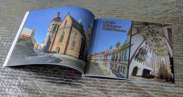 Bílá věž a chrám Svatého Ducha na rozevřené dvoustraně